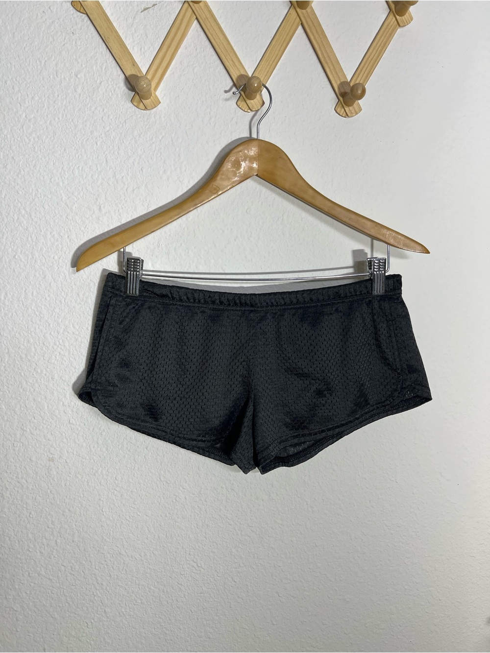 SOFFE • vintage y2k low rise teeny tiny mesh athletic shorts size small